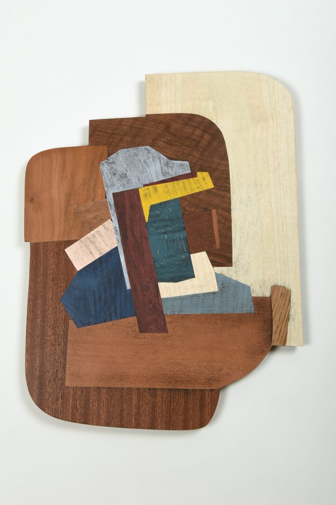 tableau en marqueterie de bois de couleur bleu, bois foncé jaune, bois blanc